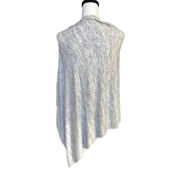 Talbots Gray Side Shoulder Snap Pullover Poncho Sweater Asymmetrical Hem Sz M/L - Picture 5 of 9